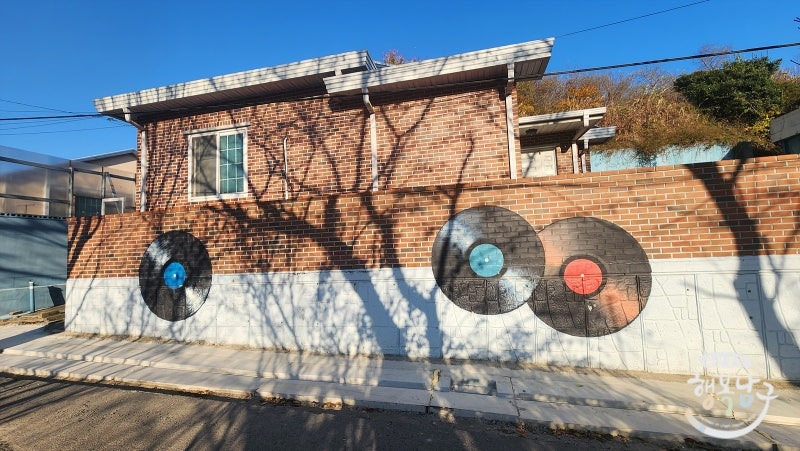 [블로그 기자] 울산 남구 가볼 만한 곳, 로제의 아파트 열풍으로 인기가 치솟는 장생 옛길 윤수일 아파트 사진 19