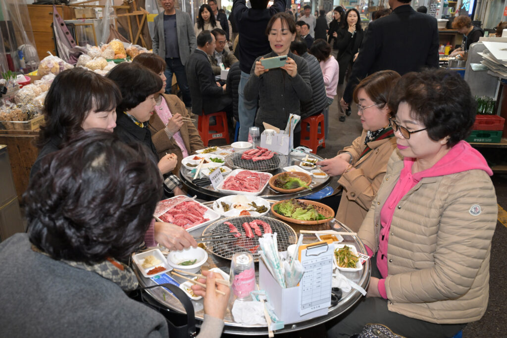 야시장에서 맛보는 한우의 참맛 ... 수암한우야시장 재개장 사진 1